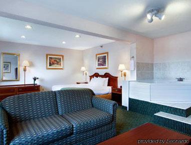 Super 8 By Wyndham Hotel 2*