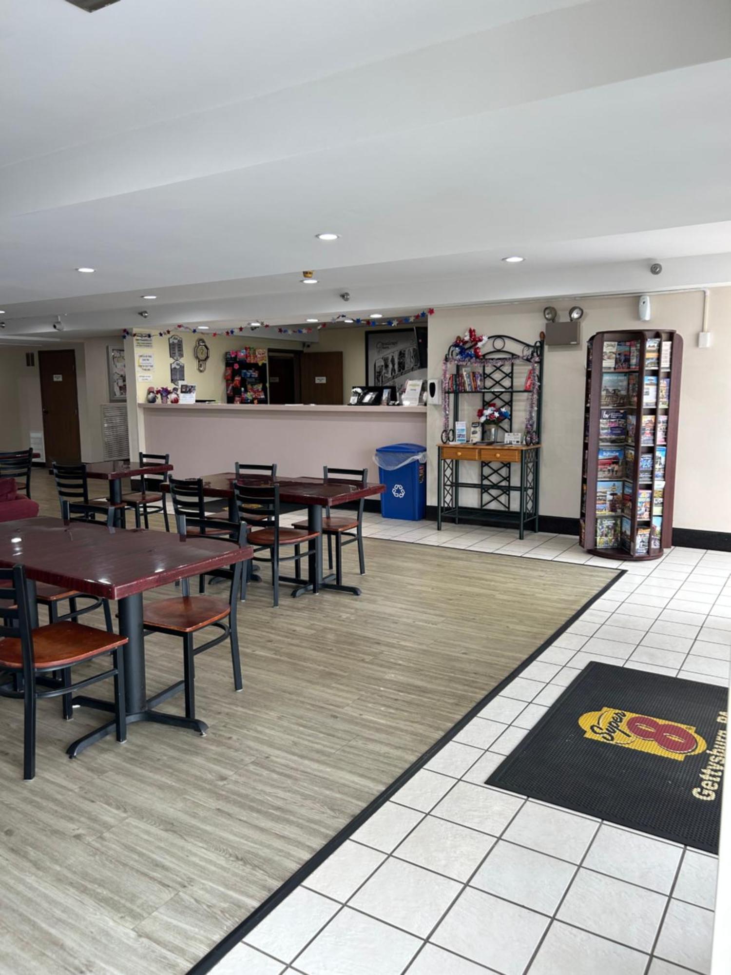 Super 8 By Wyndham Hotel